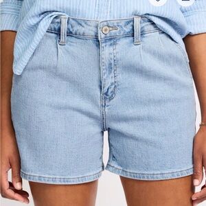 High rise pleated Denim Shorts
